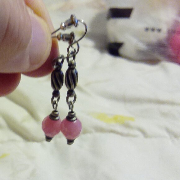 AvonFinal price pls can' tafford any more discount Jewelry - closing APRIL 1/2026 SO PLEASE DONT WAIT TO MAKE OFFER.